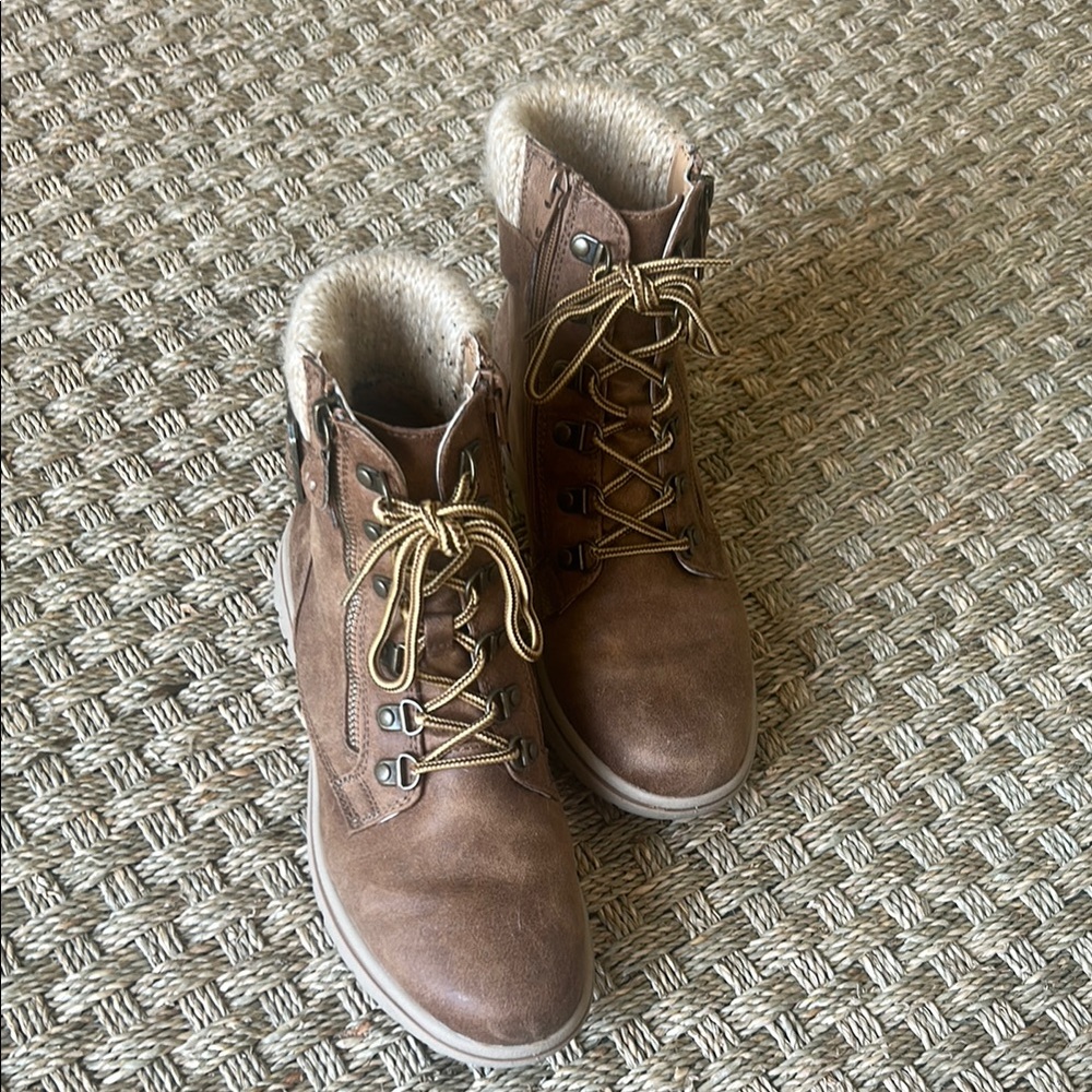 Brown Lace-Up Ankle Boots with Knit-Lining
